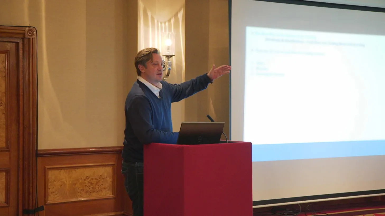 Anton Kreil teaching at an ITPM seminar